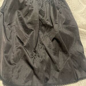 Vassarette Vintage Black Half Slip Sz M trimmed in lace at hem and split